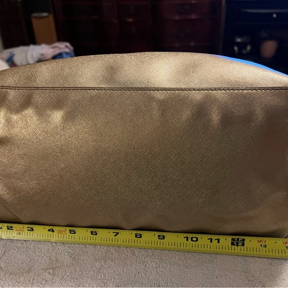 Michael Kors Jet Set Travel Tote - Picture 4 of 13